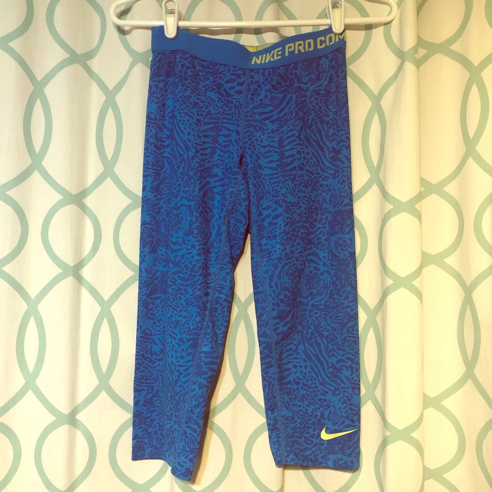 Nike pro combat capris leggings size small